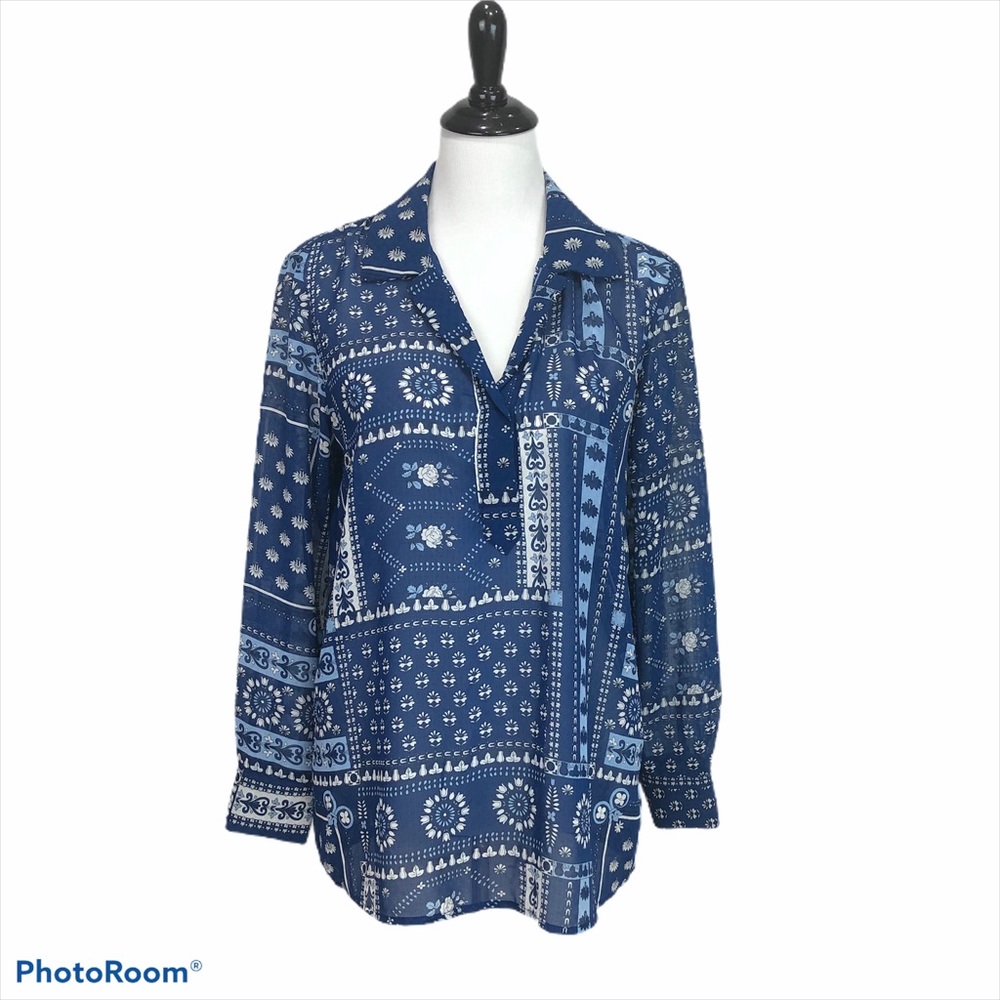 Adrienne Vittadini long sleeve collared V neck blouse